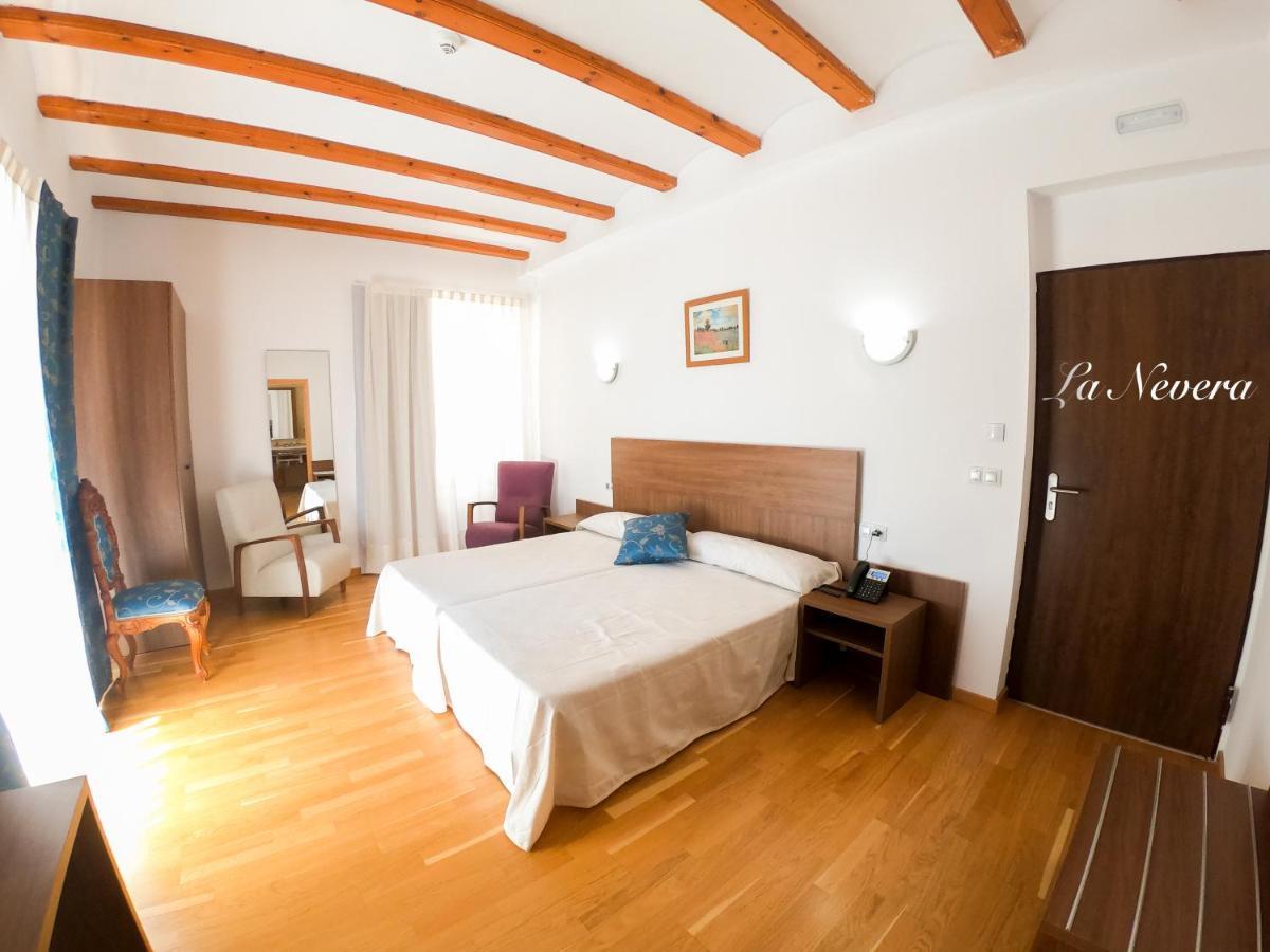 Hotel Baron Andilla Valdealgorfa Exteriör bild