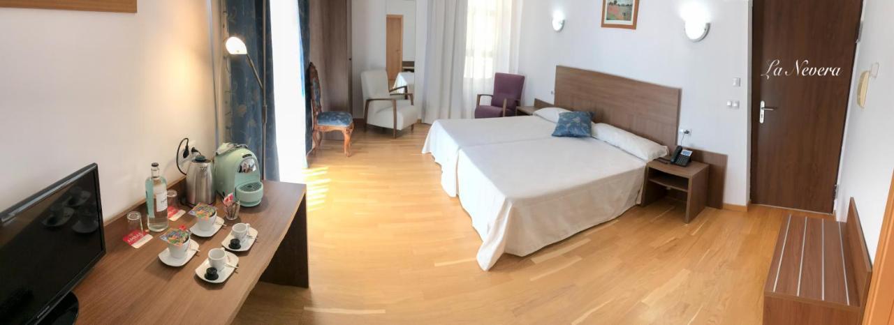 Hotel Baron Andilla Valdealgorfa Exteriör bild